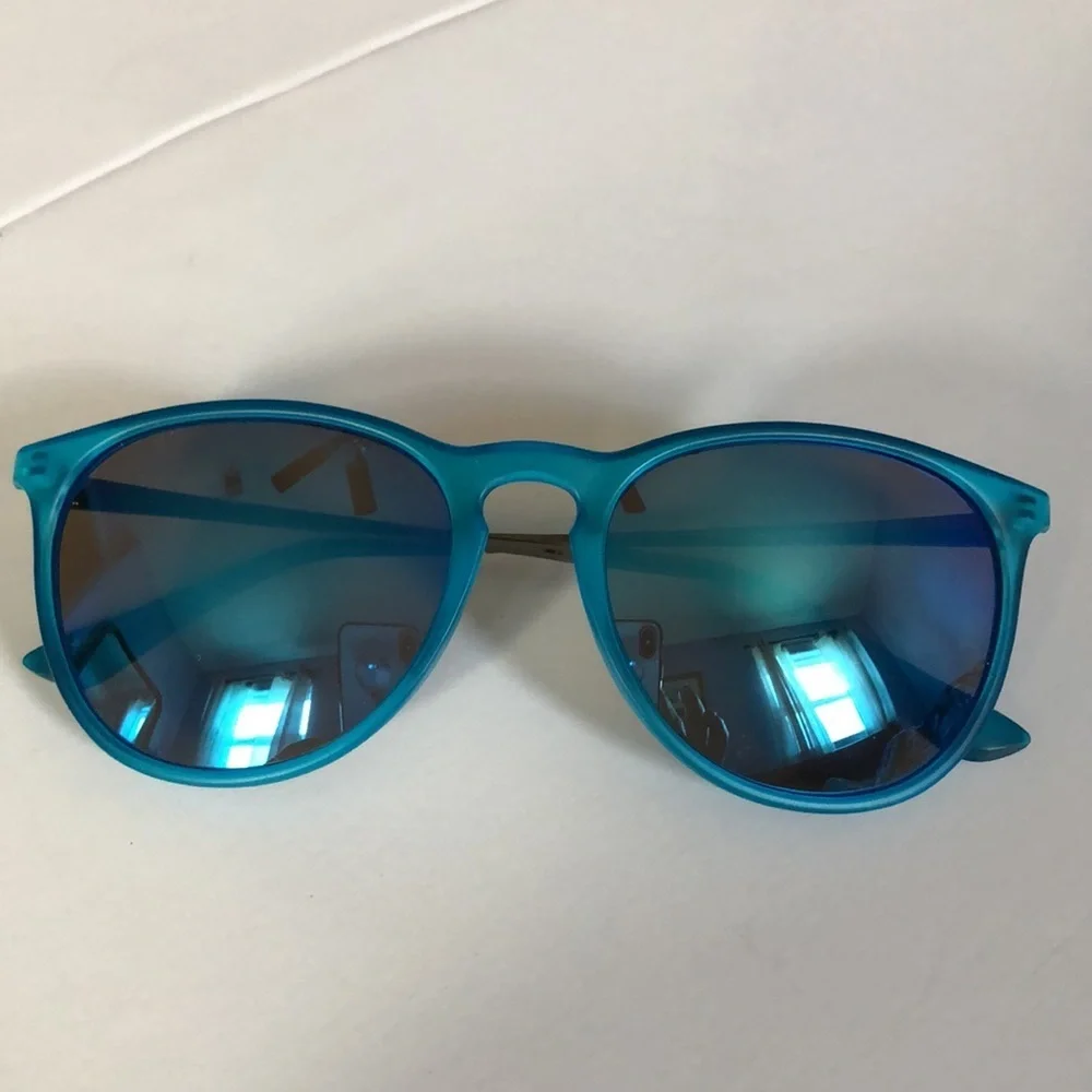 COPY - 🏵2/$30🏵 Fashion Sunglasses - Picture 2 of 9
